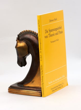 Item #3272 DIE SPANNUNGSEINHEIT VON THEORIE UND PRAXIS. Dietmar Mieth
